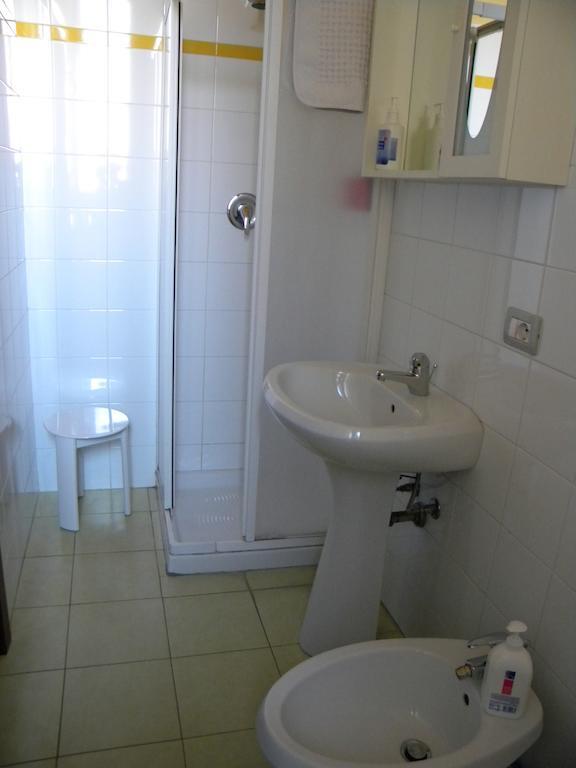 Hotel Le Petit Fleur Bareggio Zimmer foto