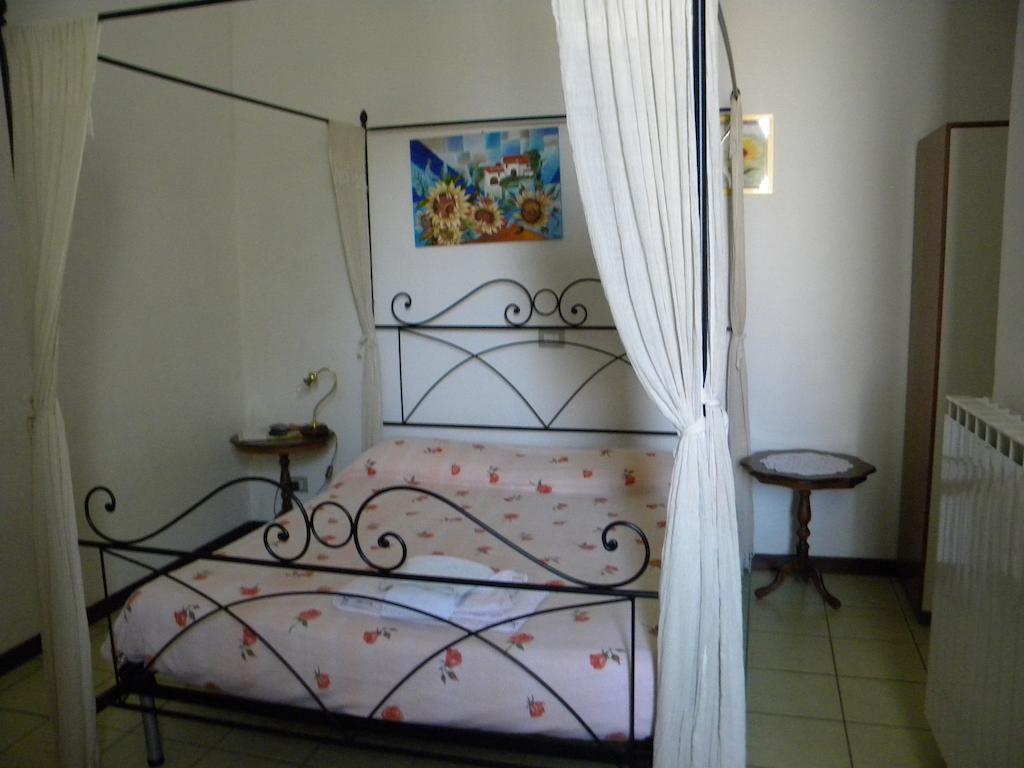 Hotel Le Petit Fleur Bareggio Zimmer foto