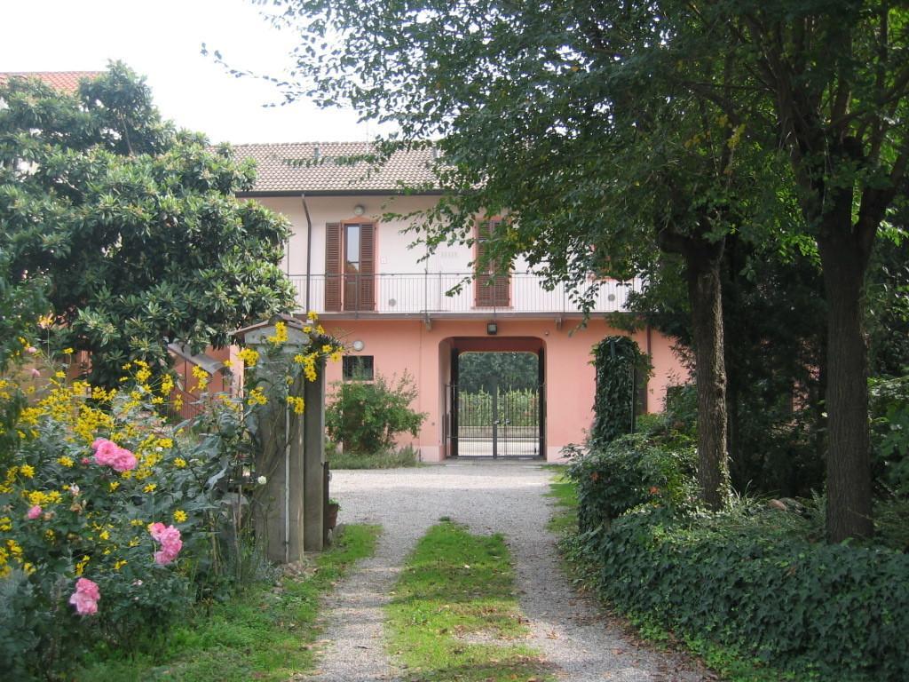 Hotel Le Petit Fleur Bareggio Exterior foto